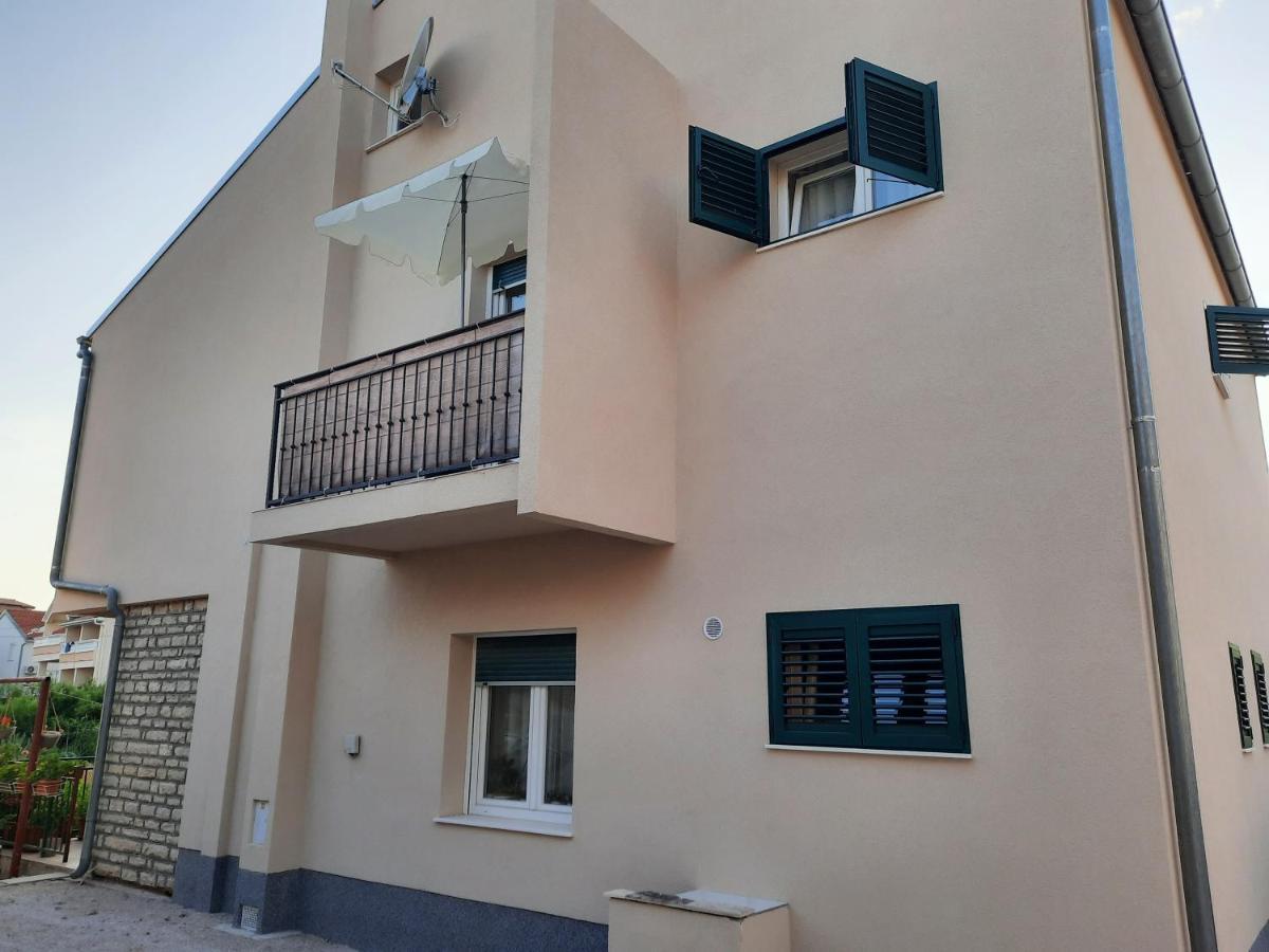 Apartman Laura M Vodice Bagian luar foto
