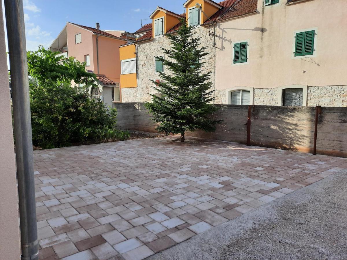 Apartman Laura M Vodice Bagian luar foto
