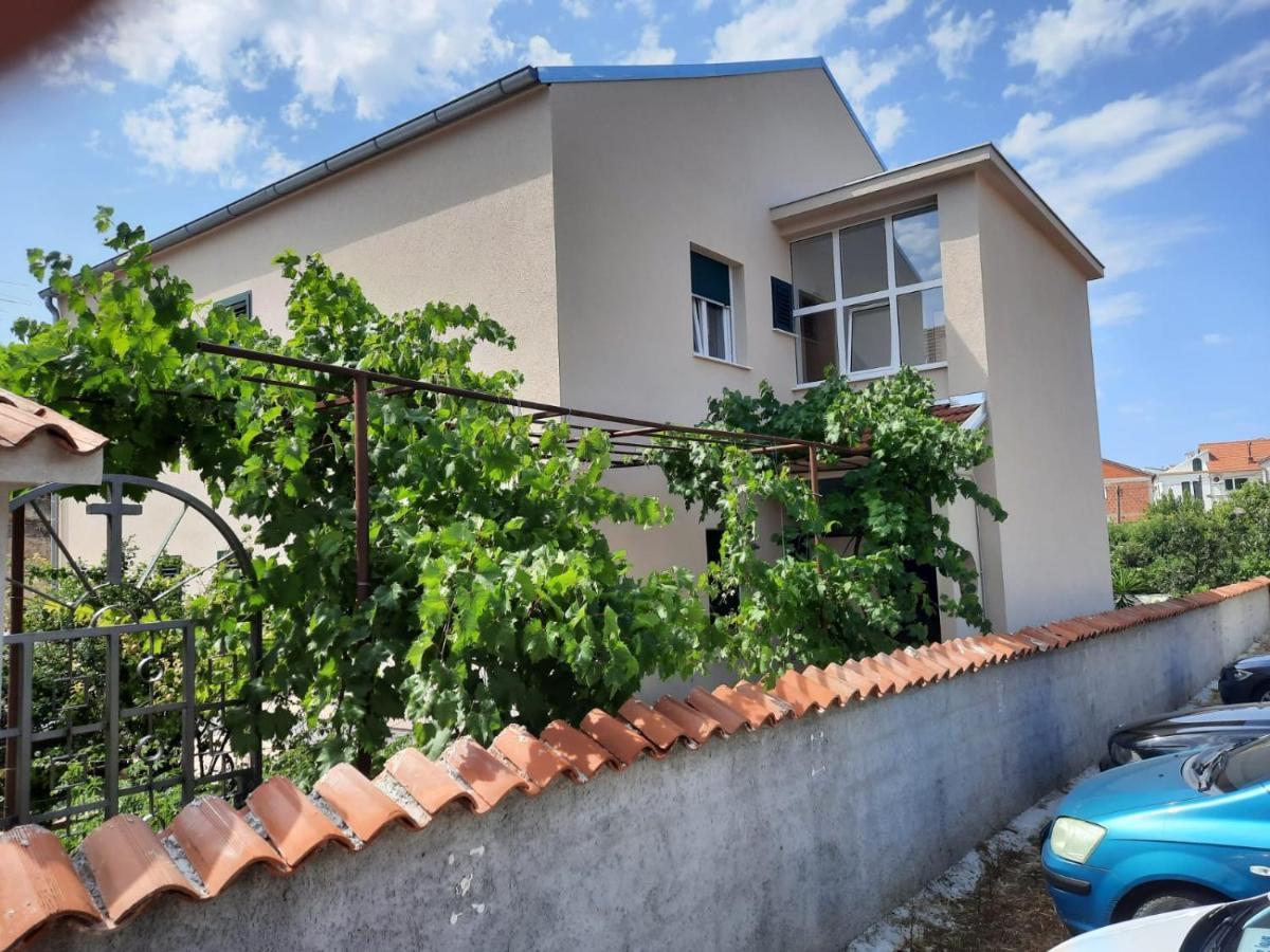 Apartman Laura M Vodice Bagian luar foto