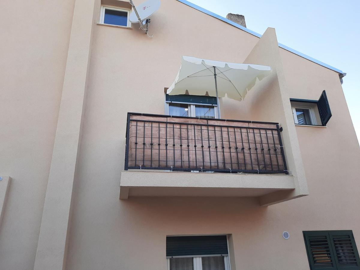 Apartman Laura M Vodice Bagian luar foto