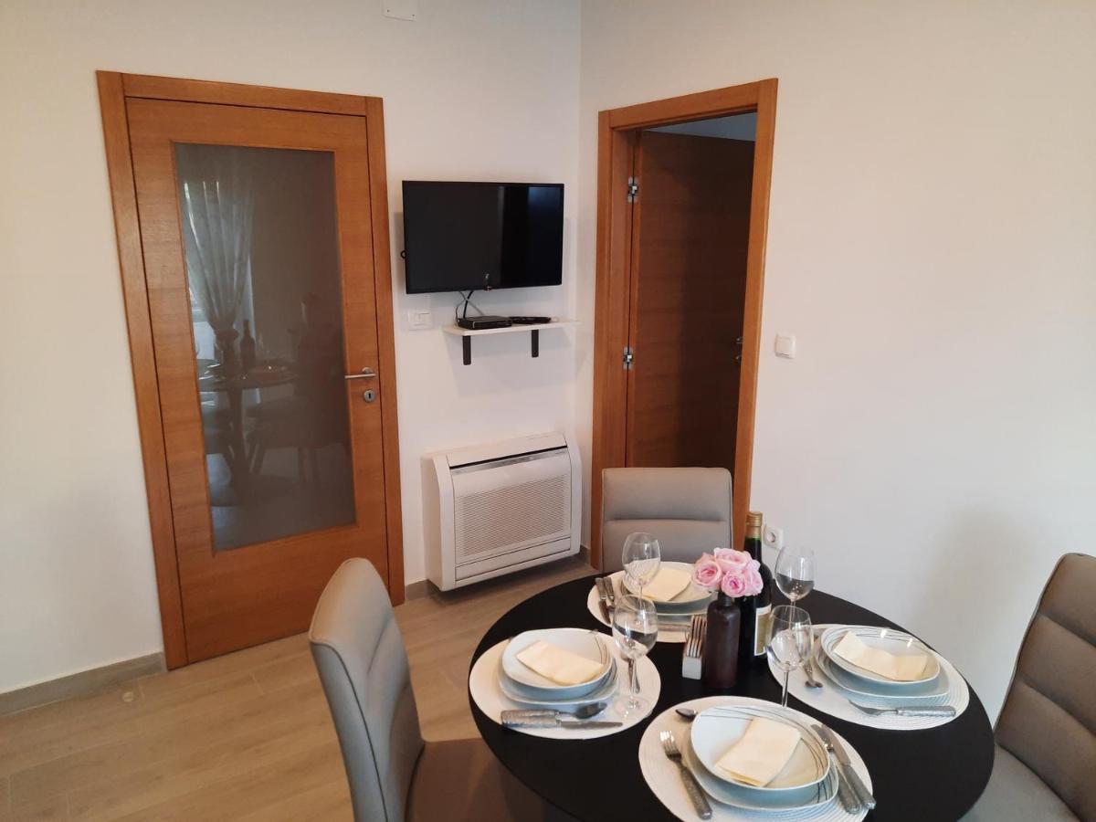 Apartman Laura M Vodice Bagian luar foto