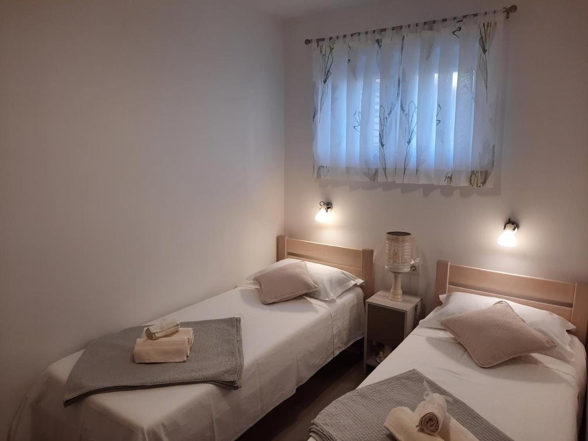Apartman Laura M Vodice Bagian luar foto