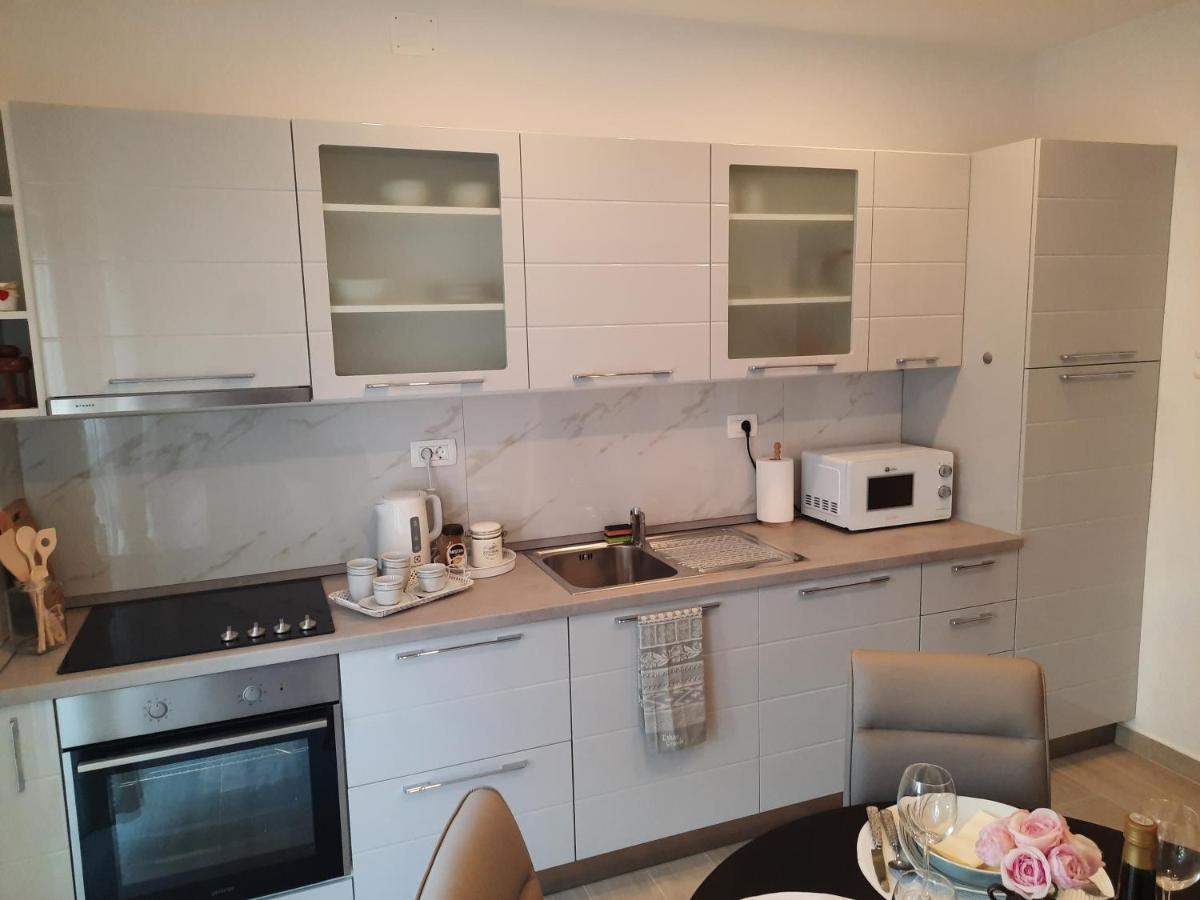 Apartman Laura M Vodice Bagian luar foto