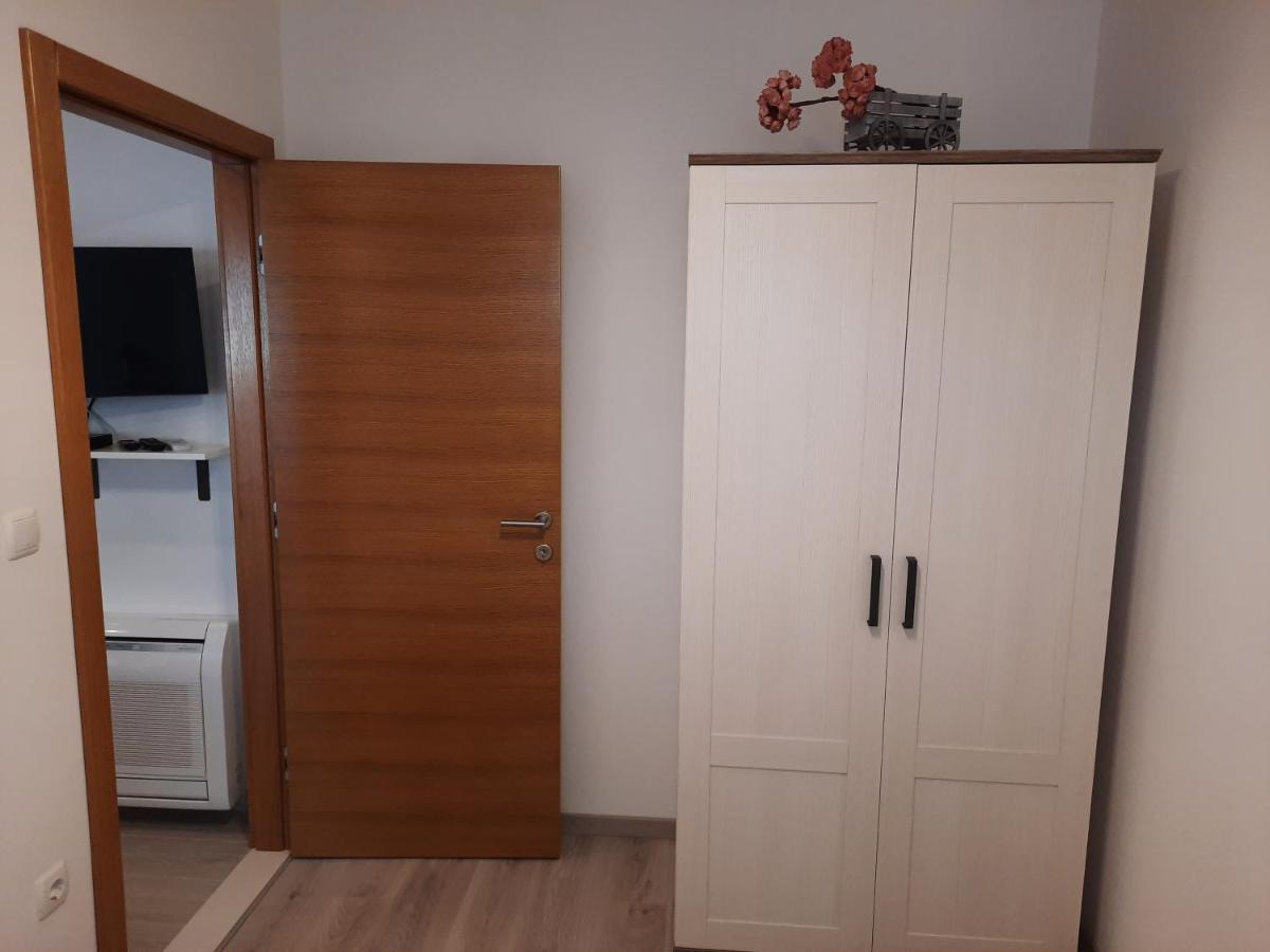 Apartman Laura M Vodice Bagian luar foto