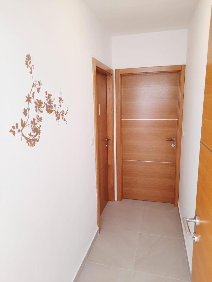 Apartman Laura M Vodice Bagian luar foto