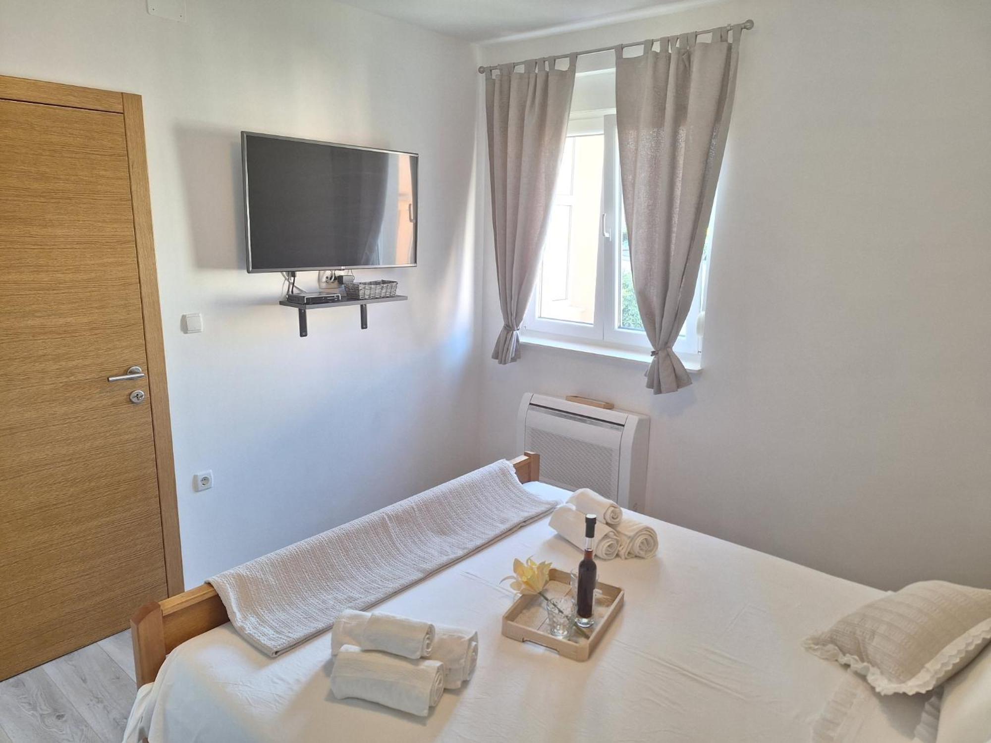 Apartman Laura M Vodice Bagian luar foto